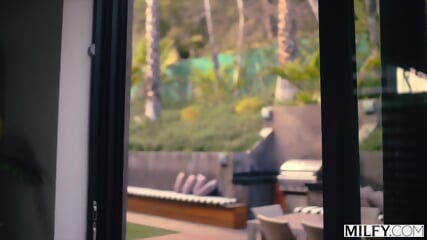 MILFY Anal Obsessed Housewife Lauren Has A Taste For BBC